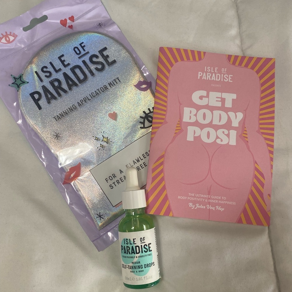 Isle of Paradise Medium & Tanning Mitt & body positive book